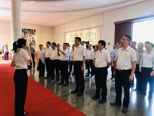 参观毛泽东同志纪念馆 参观毛泽东同志纪念馆